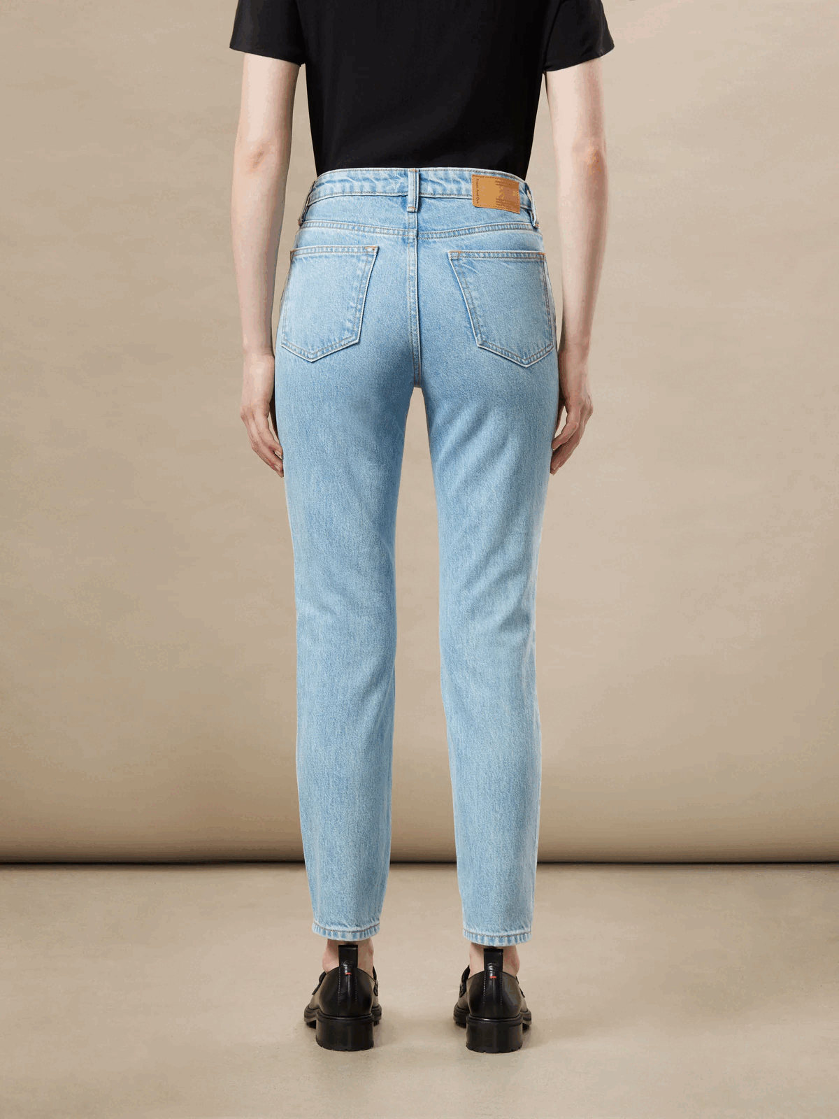 The Stevie Tapered Jean in Light Wash