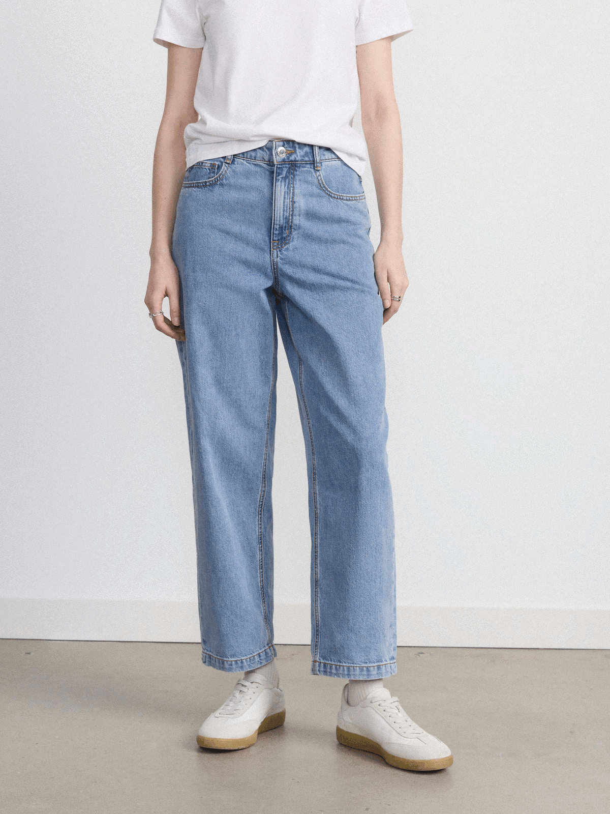 The Janis Wide Balloon Jean in Light Wash