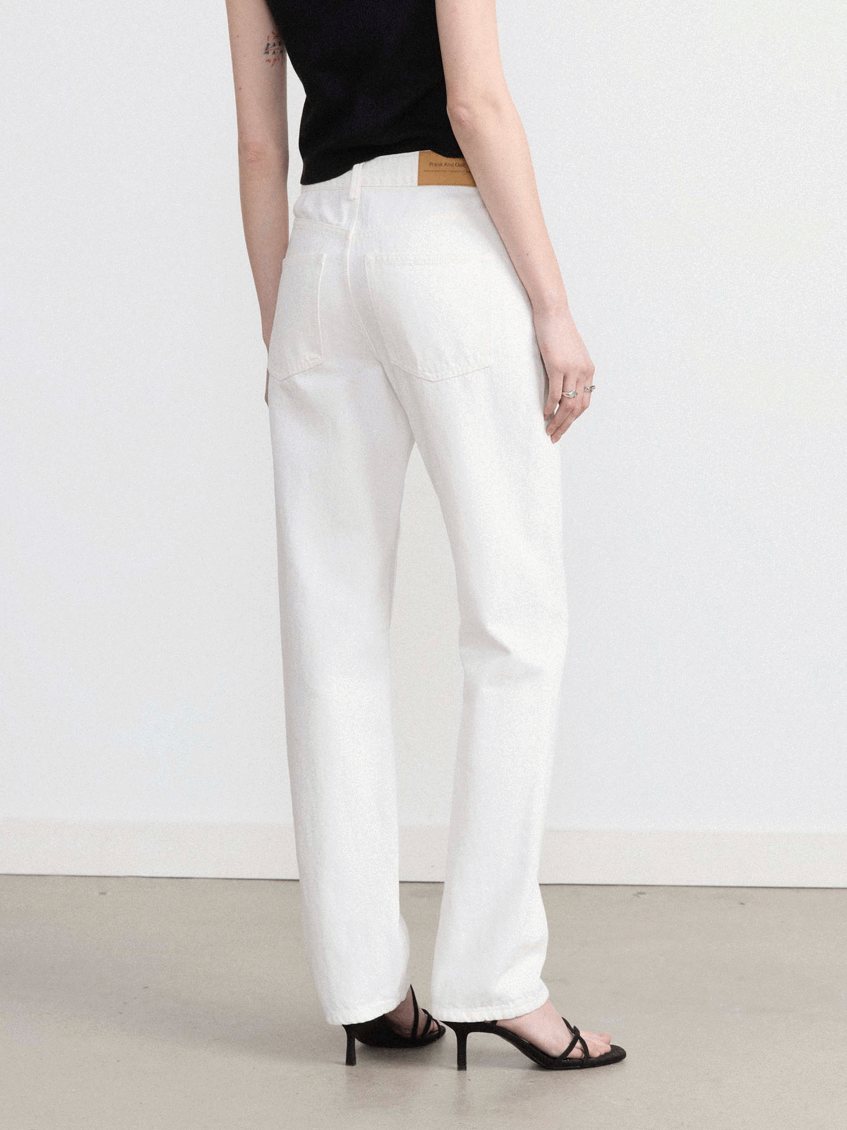 The Cyndi Straight Jean in Off White